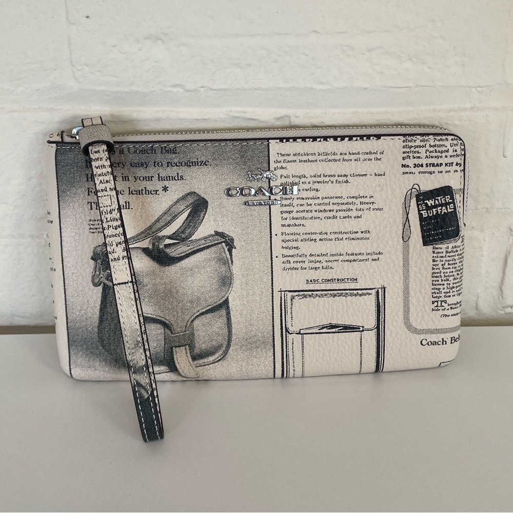 NWT Coach Large Corner Zip Newspaper Print Wristlet - Picture 4 of 10